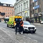 Značně podivný střet auta s chodcem na Americké třídě