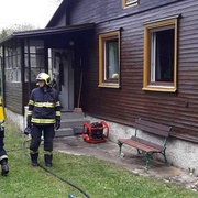 Hasiči vyrazili k požáru domu v Hrádku