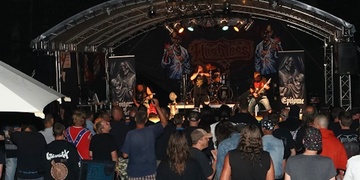 Na open air hudebním festivalu zemřel divák