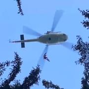 Záchrana paraglidisty vrtulníkem