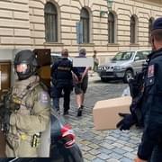 Zásahová jednotka zadržela muže v centru Plzně