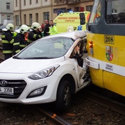 Tramvaj smetla auto