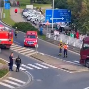 Ženu na přechodu pro chodce srazil kamion
