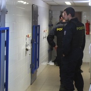 Prošláplé koleno i zlomený prst - dva policisté skončili tento víkend na chirurgii