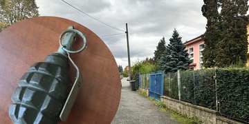 "Odvez mě k bankomatu matko nebo zabiju všechny v ulici tímhle granátem!"