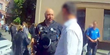 Zaplaťte dluhy nebo tohle auto právě dojelo!