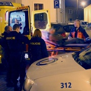   + : Jednonohý muž se pokusil „vymlátit“ hospodu