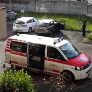 Opilý řidič sanitky dnes ráno zřejmě zavinil smrt převážené pacientky