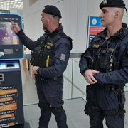 "Pane, pro tu ženu jste byl jak její anděl strážný! Děkujeme!"
