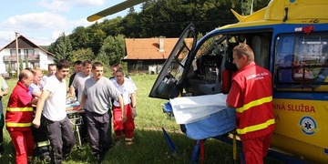 Tříleté dítě spadlo do jímky a je ve vážném stavu