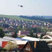 S ženou se odlomil balkon, letěl pro ni vrtulník LZS