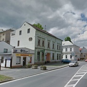 Rvačka v baru skončila zraněním, policisté pátrají po svědcích