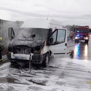 Dodávka plná cigaret začala hořet na dálnici