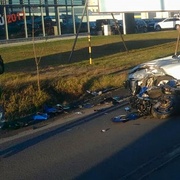 Motorkář se dnes ve čtyři hodiny odpoledne podruhé narodil