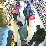 Ženu během nákupu okradli o 50 000, než stihla zablokovat kartu, zmizelo vše