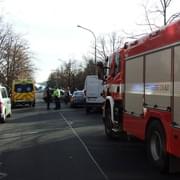 Hromadnou nehodu pěti aut řeší policisté na Doubravce