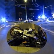 Motocyklista ujížděl policii a havaroval