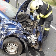 Nevěnovala se řízení, zranila protijedoucí řidičku