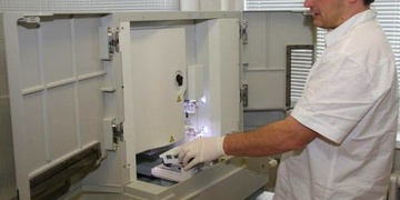 Policie přijme forenzního genetika