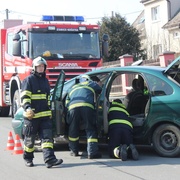 V Třemošné došlo před hodinou ke srážce tří vozů