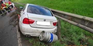 Kvůli rychlosti havaroval do svodidel