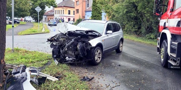 Dopravní nehody komplikují dopravu v ulici Na Roudné i na Jateční