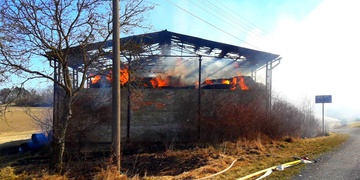 Požár skladu slámy