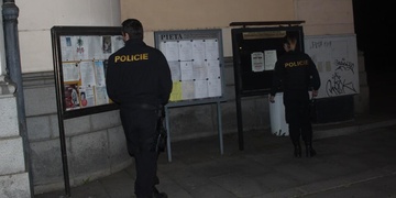 Neváhal krást ani v kostele