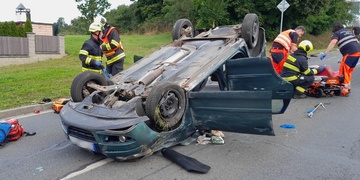 Vážná dopravní nehoda - řidič za jízdy zkolaboval