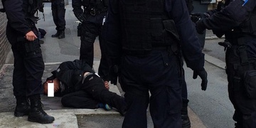 Místo vězení se vozil taxíkem, když ho chytili, pral se a nechtěl vystoupit