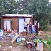 Kontroly bezdomovců i zraněná žena