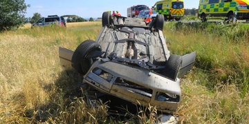 Řidič usnul a převrátil se s autem několikrát přes střechu