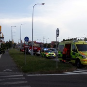 Střet dvou vozů se zraněnými lidmi blokuje Rondel