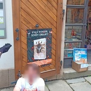 Hledaný muž se pokusil napadnout strážníka