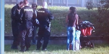 Vběhnout děcku pod tramvaj zabránili strážníci