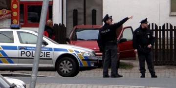 Auto nalezeno a k tomu z ostudy kabát