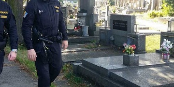 Krádež urny s popelem zesnulého člověka