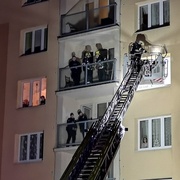 Noční požár v panelovém domě