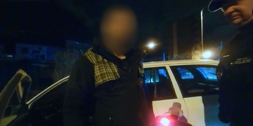 "Já bydlím tady," vysvětloval řidič svou opilost