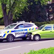 S třemi promile způsobil nehodu přímo s policisty