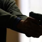 Pistolí ozbrojený taxikář na Doubravce zachránil ženu