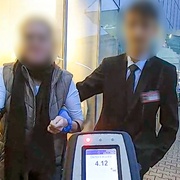 Žena se rozhodla přespat na toaletách v Plaze, když ji vyvedli, nadýchala víc než čtyři promile