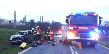 Při střetu čtyř vozů byli zraněni čtyři lidé včetně miminka