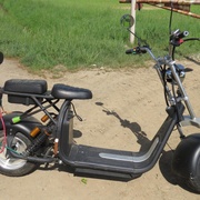 Těžce opilý skútrista tvrdil, že ho do příkopu vytlačilo auto