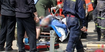 Muže zaklínil a velice vážně zranil pracovní stroj