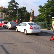 Řetězovou nehodu na Rooseveltově (Saském) mostě odnesly jen plechy