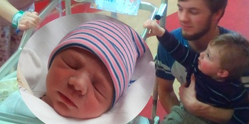 Malý rytíř Matěj se narodil v sanitce jen kousek před nemocnicí