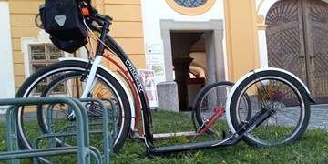 Ukradli nám koloběžky