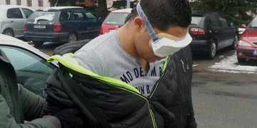 18letý brutální násilník a recidivista dopaden – soud ho poslal na vazbu