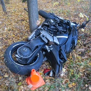 Motocyklista náraz do stromu nepřežil